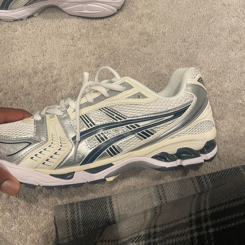 ASICS - Picture 5 of 8